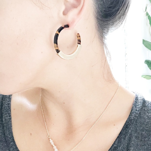 NWT•Erica Nikol tortoise Hoops - Picture 2 of 4